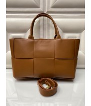 Сумка-тоут Bottega Veneta Arco small коричневая